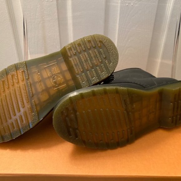 Dr. Martens '146 W Boot' - Picture 4 of 5